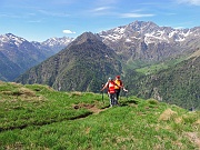 Mariapia e Luciano (in alto svetta il Corno Bianco)